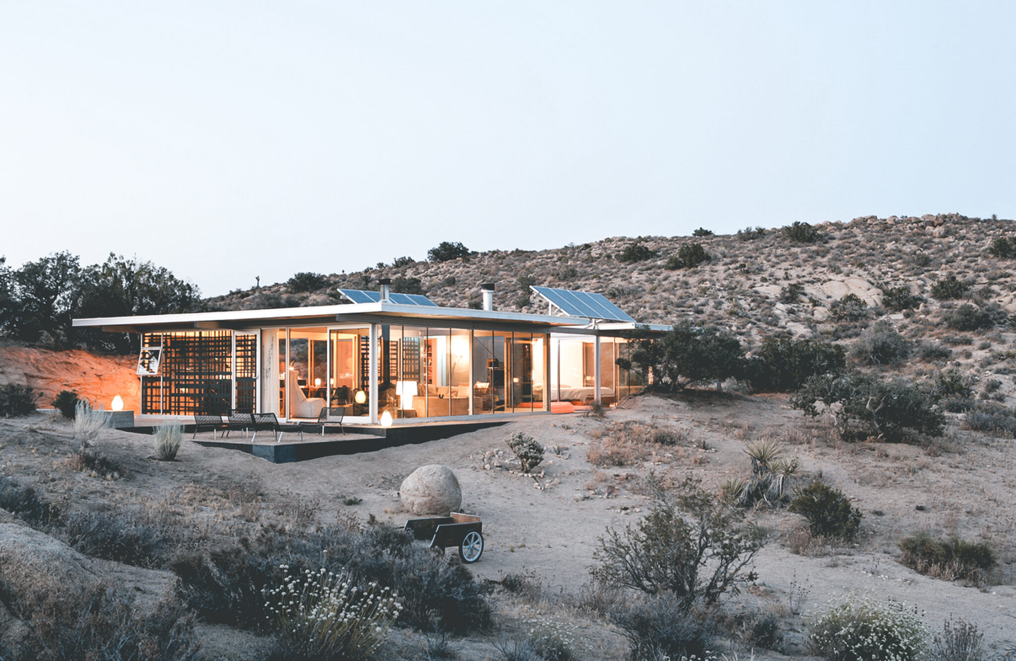 ithouse Californië, Airbnb Finds: een bruut glazen huis in de woestijn van Californie