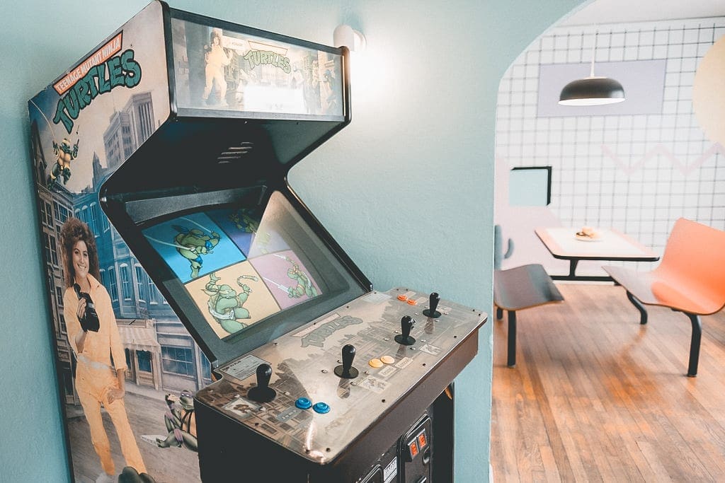 jaren 80, Airbnb Finds: back to the 80&#8217;s met arcade games en old school interieur