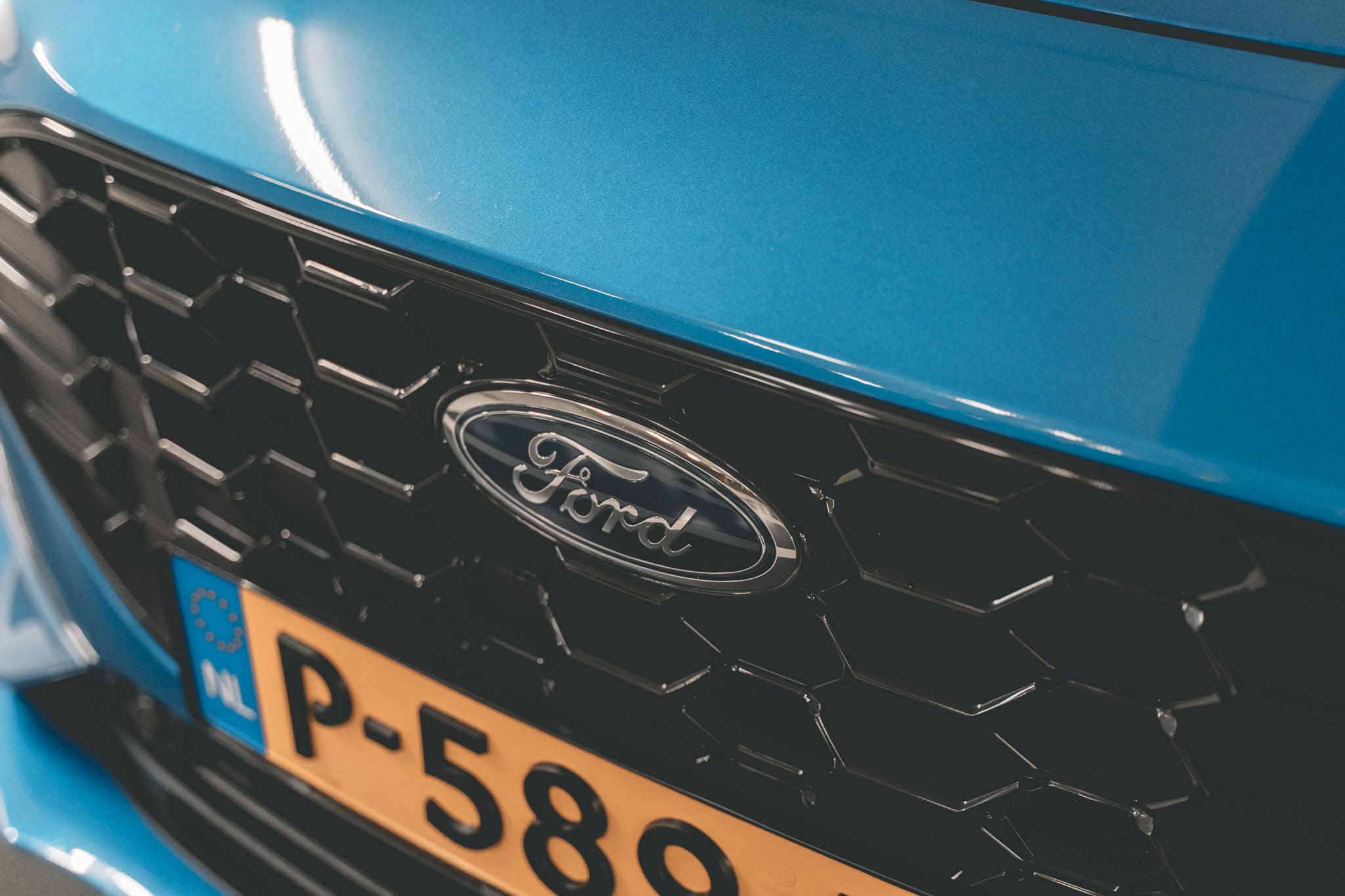 Ford Focus ST-Line X grille en logo