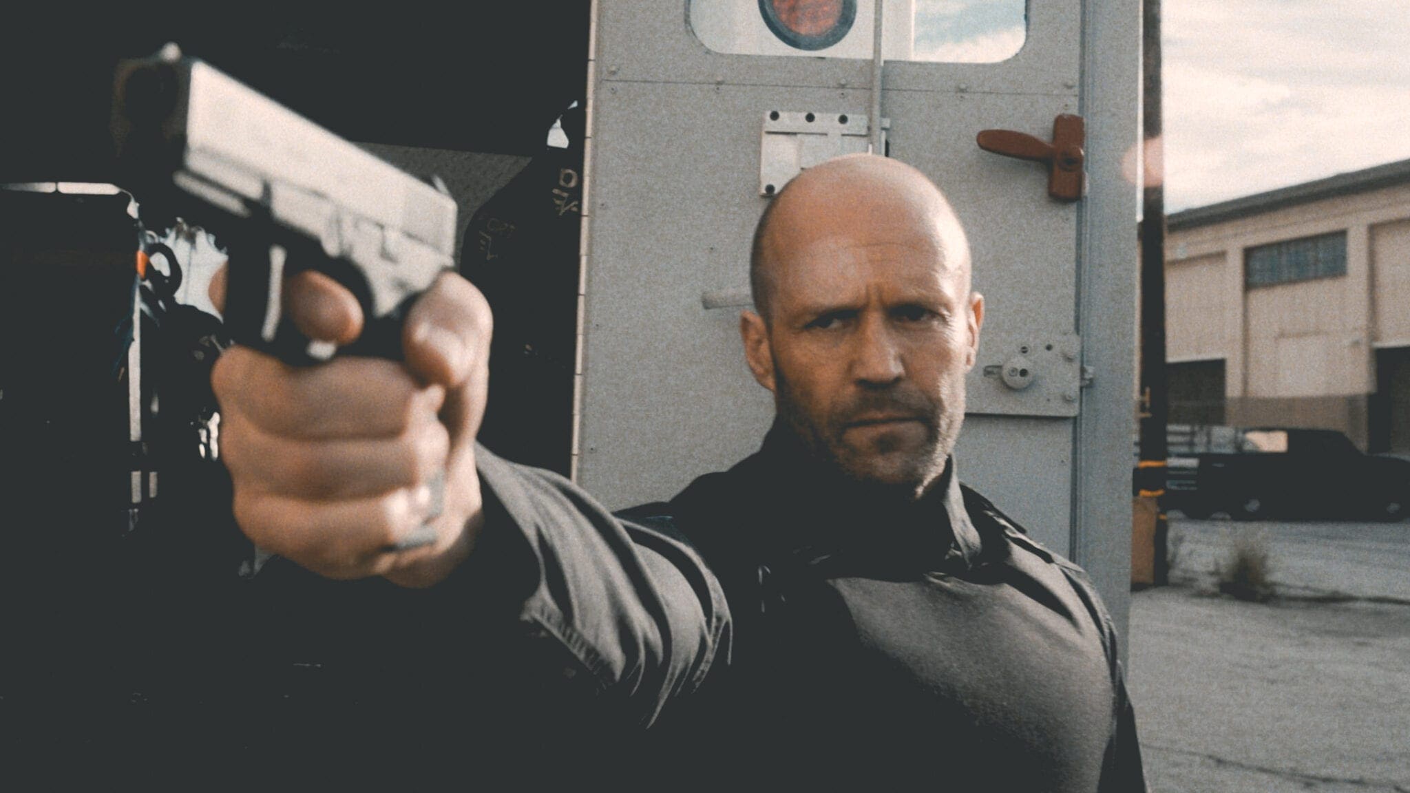 Wrath of Man, Guy Ritchie laat Jason Statham knallen in trailer Wrath Of Man